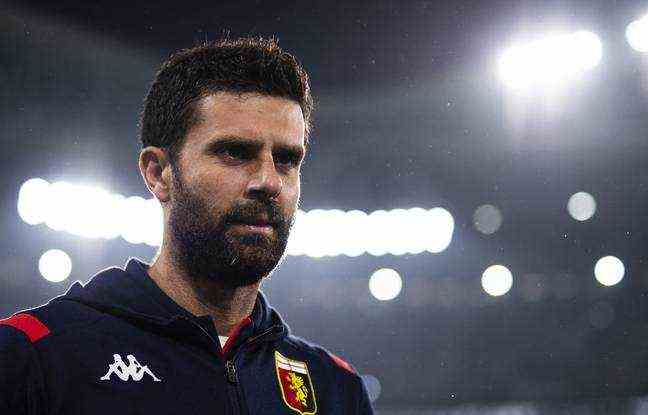 Genoa's coach Thiago Motta looks on during the Italian Serie A football match between Juventus and Genoa on October 30, 2019 at the 'Allianz Stadium' in Turin.  (Photo by MARCO BERTORELLO / AFP)