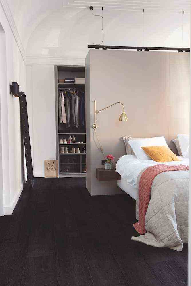 Black parquet in the bedroom 