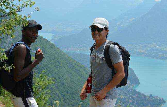 Now very comfortable during their hikes around Annecy, Sikou and Jomah-Khan are eager to discover the high mountains in the coming weeks.