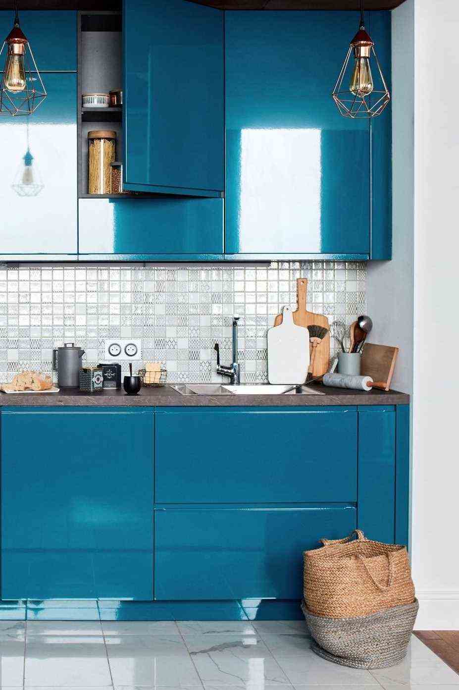 Tiles And Lacquered Kitchen 