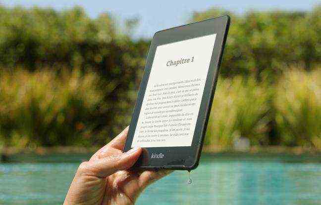 The Kindle PaperWhite e-reader doesn't mind getting wet.