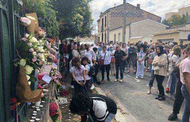 Many people gathered on Sunday in front of Sandra's home in Bordeaux, killed with a knife on Friday. 