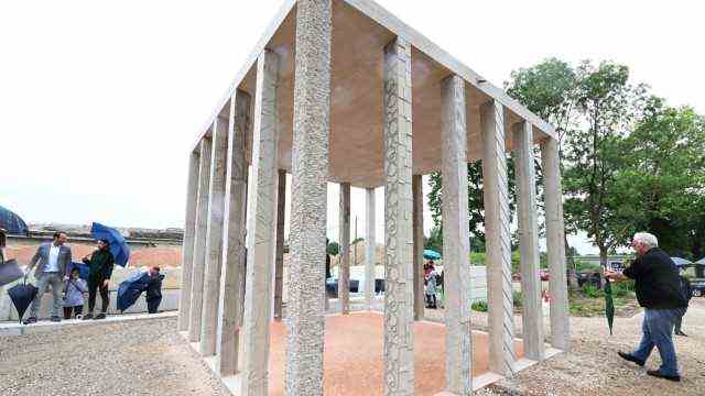 Model pavilion recycling concrete
