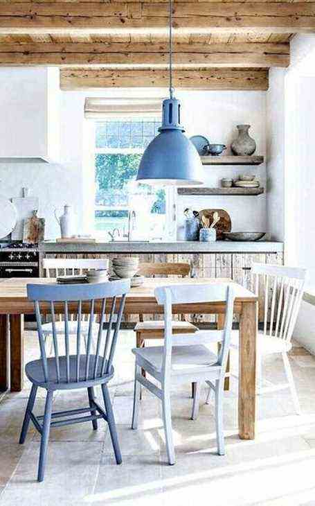 Solid wood in the seaside kitchen 