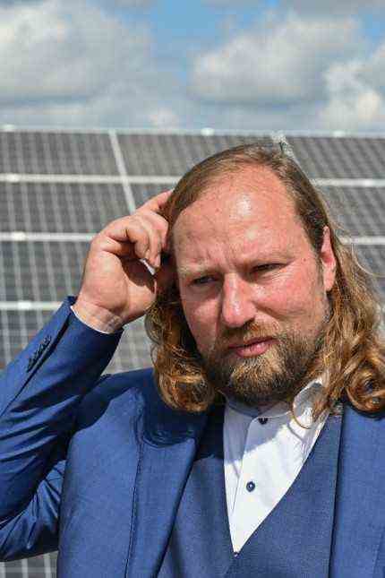 Hofreiter visits the largest solar park in Germany