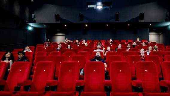 Cinema goers must keep their distance in the cinema.  Photo: Sem van der Wal
