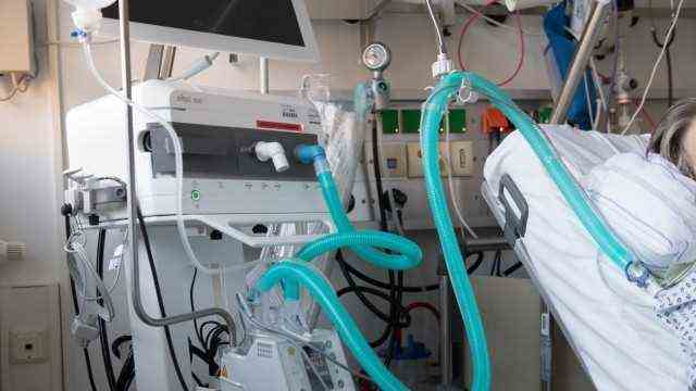 Corona intensive care unit in the Munich Clinic Schwabing, Schwabing Hospital