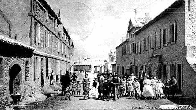 Report: Gebaut wurde die alte Lafarge-Arbeiterwohnsiedlung in der Ardèche ab 1880, bis zu 450 Menschen lebten hier.