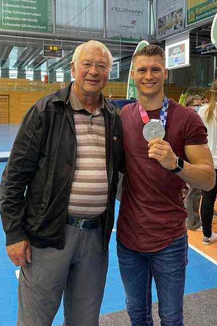 Nguyen and Dauser: One of the photos shows Günter Staudter with the Olympian Lukas Dauser, whose sports teacher he was.