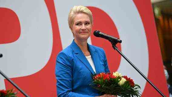 The day after the federal elections, the elections in Berlin and Mecklenburg-Western Pomerania, Manuela Schwesig (SPD), the Prime Minister of Mecklenburg-Western Pomerania, is on the stage in the Willy Brandt House.  © dpa-Bildfunk Photo: Britta Pedersen