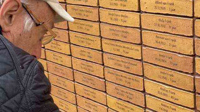 Holocaust remembrance in the Netherlands: The architect Henk Schröder, 78, points to the name of Anne Frank, whose name, like that of the other 100,000 people who were murdered, is engraved on the bricks.
