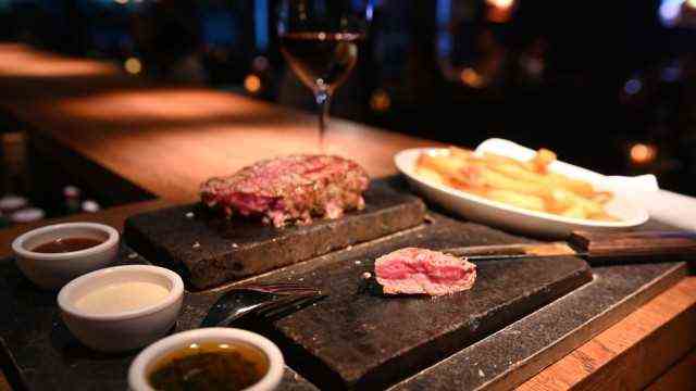 Abacco's Steakhouse: The guests roast their own meat at the table on the hot stone.