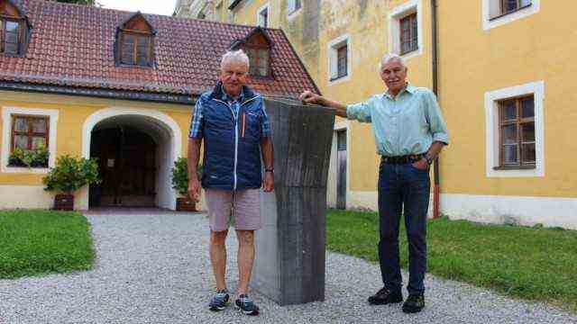 After the monks have left: Franz Böhm and Günther Schmid (right) want to keep the monastery for the community.