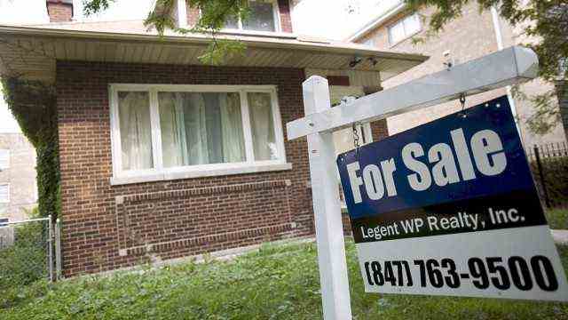US real estate prices slump