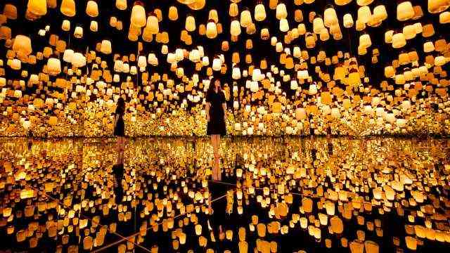 Museum building in Hamburg: "Forest of Resonating Lamps - One Stroke, Fire" from the Digital Art Museum in Tokyo.