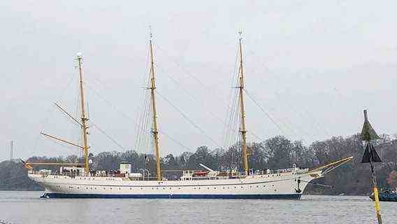 The renovated sailing training ship "Gorch Fock" is freshly launched © NDR Photo: Andrea Schmidt