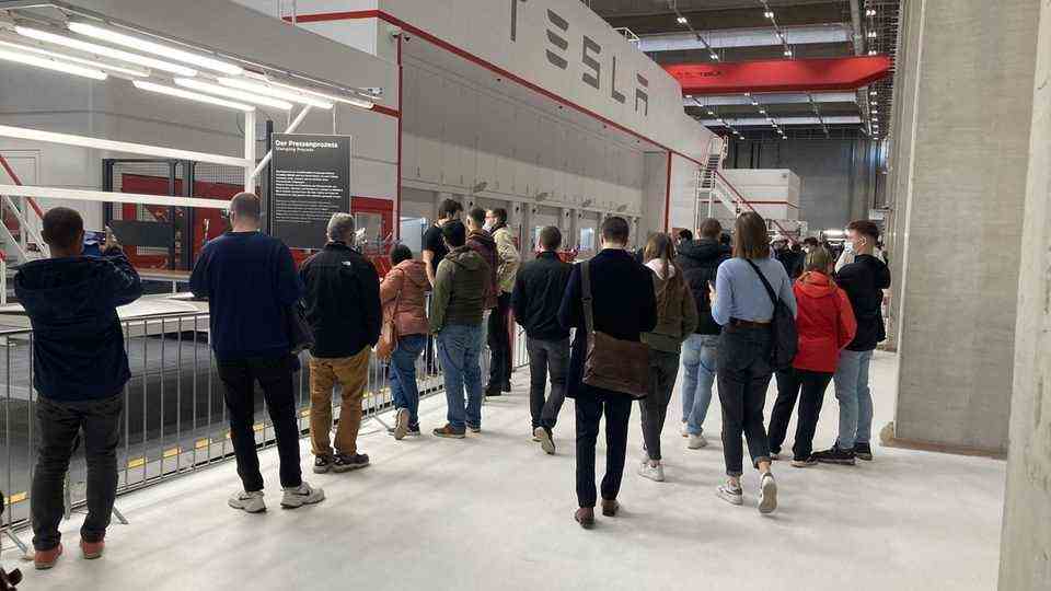 There was a big rush on Saturday in the Tesla Gigafactory in Grünheide, east of Berlin.  At the open day, the factory halls were also opened to visitors. 