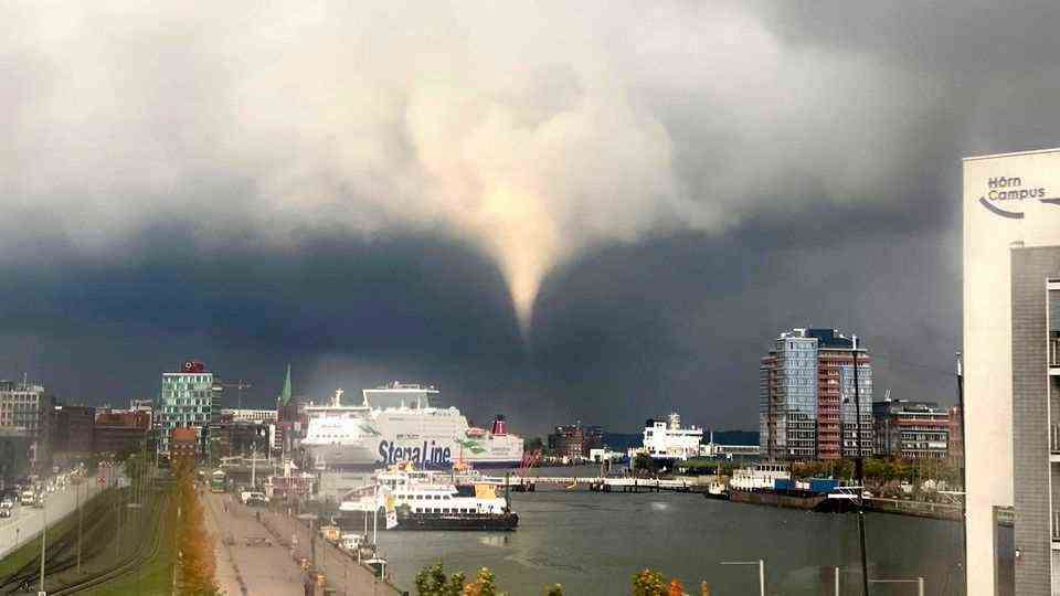 Tornado in Kiel: Video of Windhose on Kiel Fjord