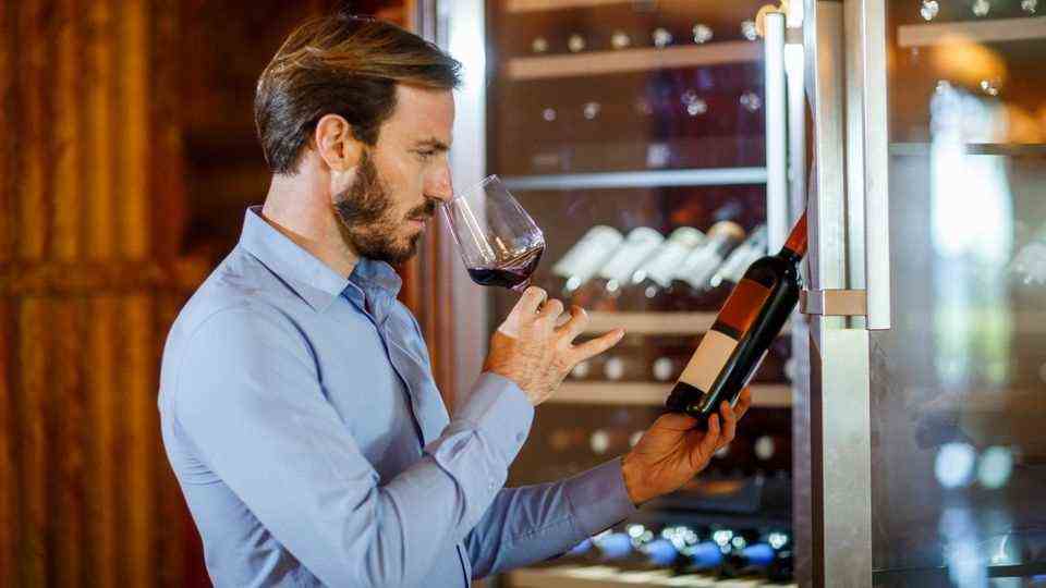 Don't Pretend You Know About Wine When You Have No Clue It's perfectly fine not to be a wine professional.  Sommeliers offer assistance in the restaurant and specialist wine salespeople in the trade. 