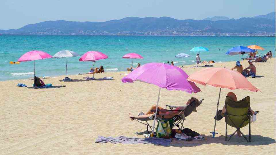 Die ersten Touristen sind zurück: Vorsaison an der Platja de Palma auf Mallorca