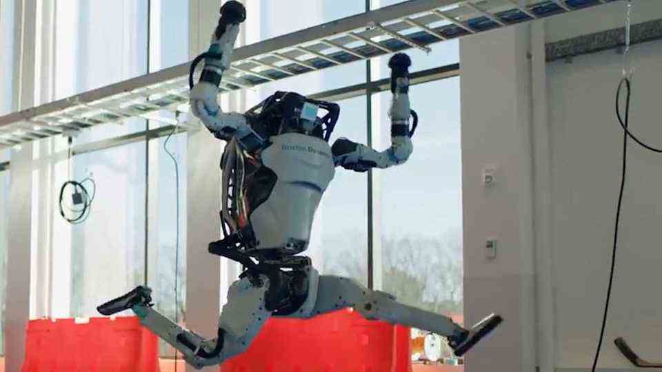 Robots master obstacle courses