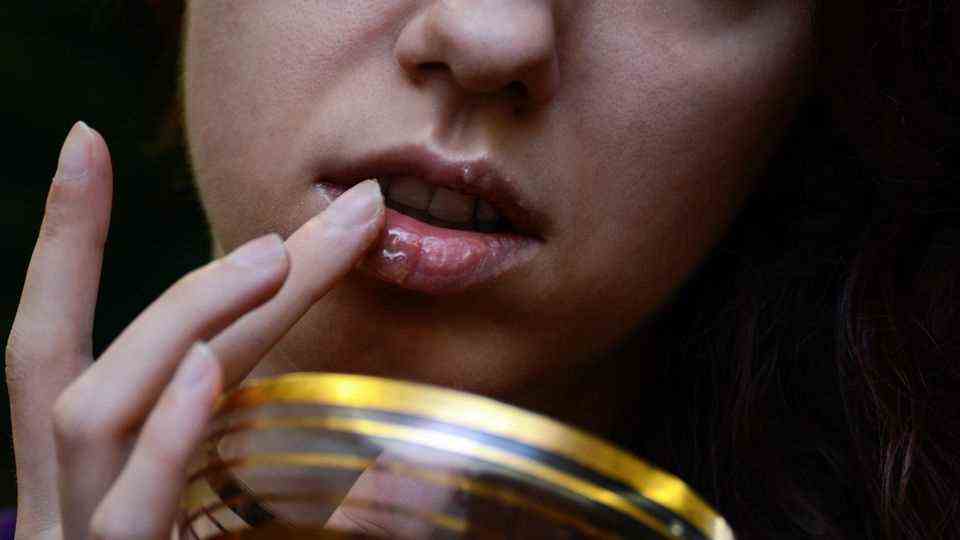 Lip care with honey