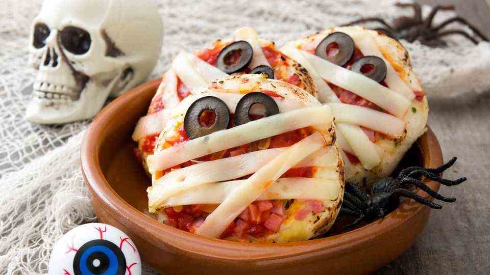 Cheese pizza with eyes