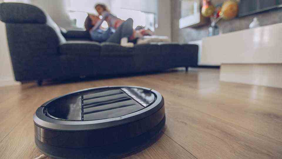 Less time for housework and more time for beautiful things - that is what the robotic vacuum cleaners promise.