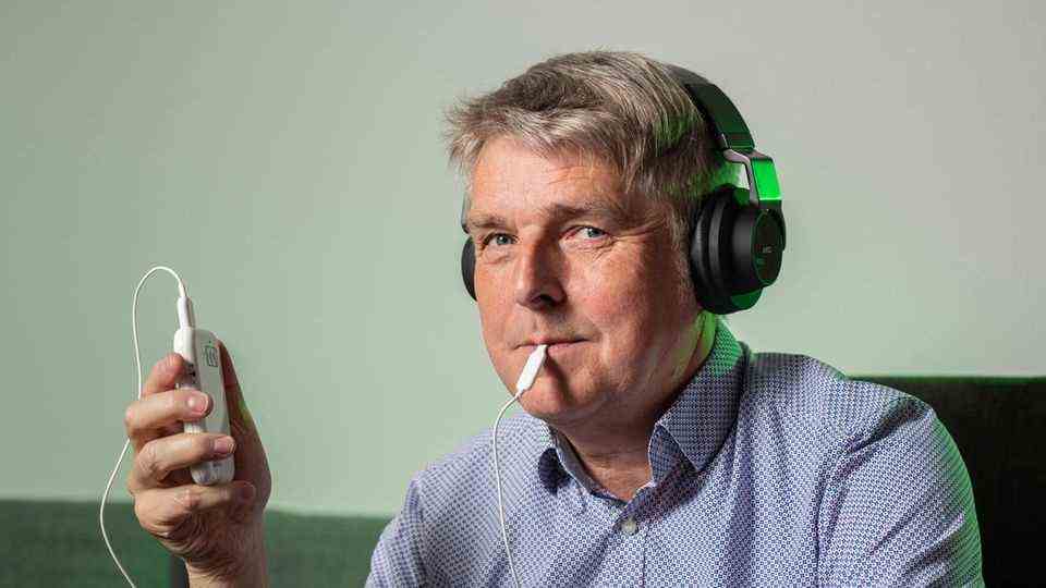 Stern editor Rolf-Herbert Peters treated himself with a new therapy for tinnitus