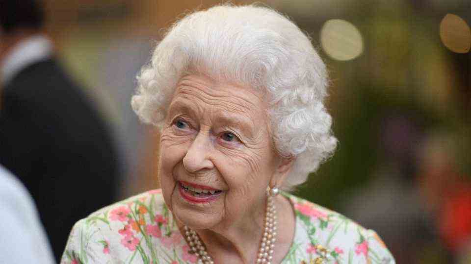 On the royal road: worries about the Queen: Elizabeth gnaws at her age