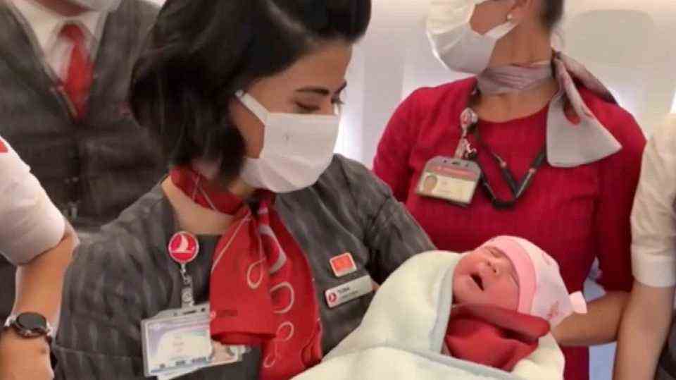 Afghanistan: baby born on evacuation flight