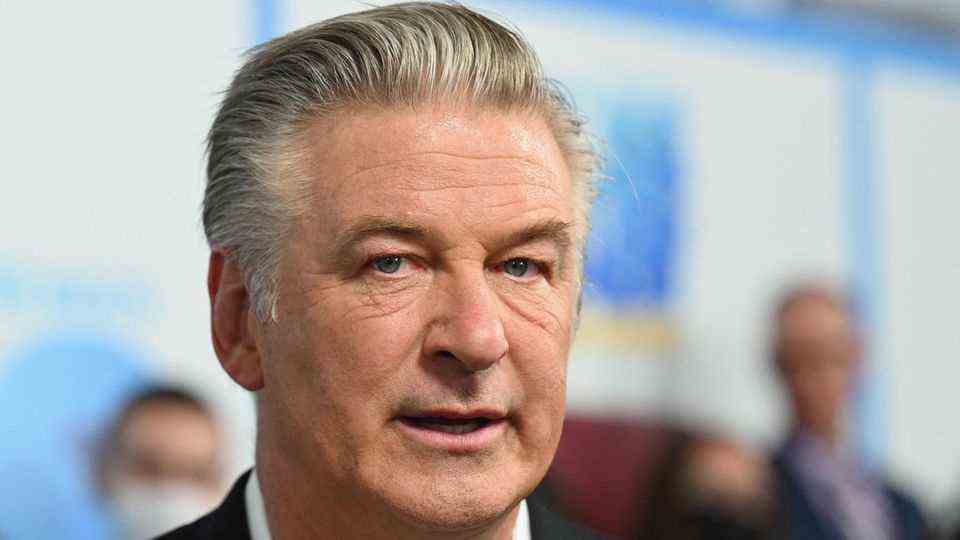 After Alec Baldwin's shot dead: girlfriend of camerawoman Halyna Hutchins raises serious allegations