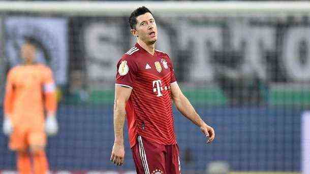 Bayern star Robert Lewandowski is shocked on his face.  (Source: Marius Becker / dpa)