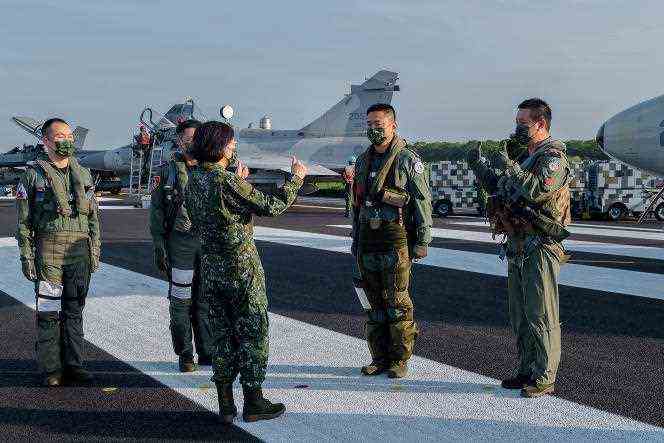 Taiwanese President Tsai Ing-wen visits soldiers on an aircraft carrier, September 15, 2021.