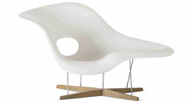 Ray and Charles Eames La Chaise, 1948