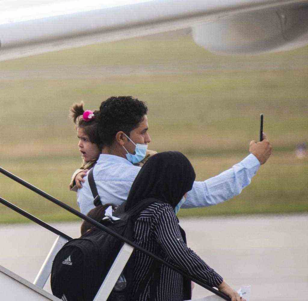 Migrants get off a plane at Hanover Airport.  Unaccompanied minor migrants, sick children or adolescents as well as their families from the burned down Greek camp Moria arrived in Germany in the morning.  +++ dpa-Bildfunk +++