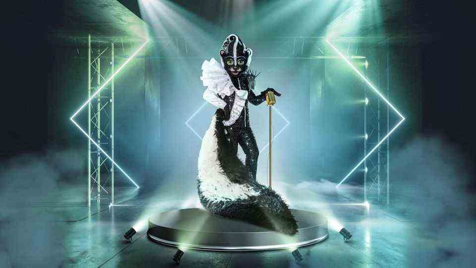 Much is new at "The Masked Singer": The ProSieben show got the coveted slot on Saturday evening.  Moderator Matthias Opdenhövel will welcome a total of 10 new characters.  Not every one of these figures arouses positive associations: this time there will also be a skunk. 