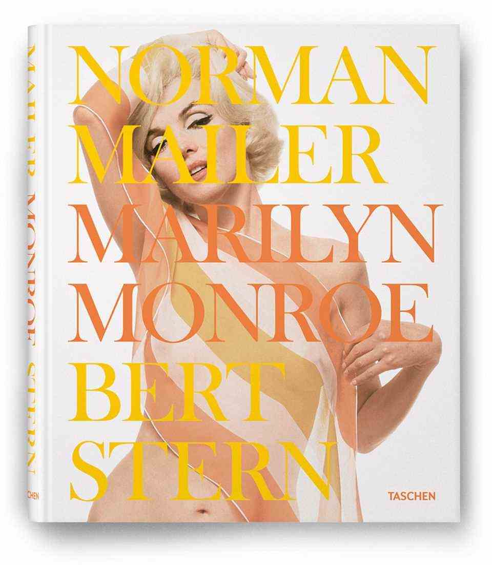 In July 1962, the then 32-year-old fashion photographer Bert Stern was expecting the film goddess Marilyn Monroe for a photo shoot at the Hotel Bel-Air in Los Angeles.  It became the first of three sessions for the "Vogue" - and lasted twelve hours.  Stern had chilled champagne, which added to the relaxed atmosphere.  A few weeks later, Marilyn Monroe was dead. The three-day shoot went as "the last sitting" (the last session) into history - and made the photographer world famous.  The recordings come from the illustrated book "Marilyn Monroe", which was published by Taschen-Verlag.  It has 276 pages and costs 49.99 euros.  In addition to the photos by Stern, the volume contains a detailed text by writer Norman Mailer.