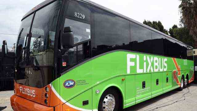 Bus market: The green Flix buses are now on the road in Germany and all of Europe and compete with the railways with cheap tickets.