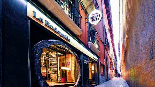 Travel book "Palma": Carrer Sant Jaume in the center of Palma has always been the residential and business location of the wealthy.
