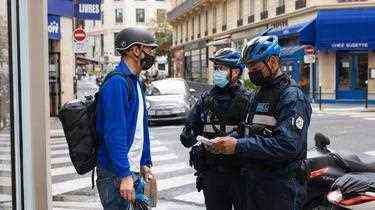 While waiting to be sworn in, the Parisian municipal police are doing prevention.