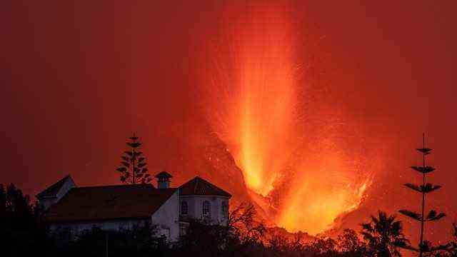 BESTPIX - Volcanic Ash And New Eruptions Grounds Flights On Spain's Canary Island Of La Palma