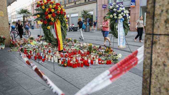 Wuerzburg, Barbarossaplatz, June 27th, 2021, commemoration of the victims of the knife attack Image: candles, flowers and two wreaths