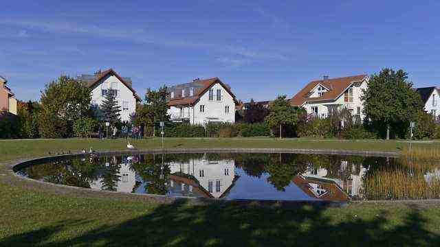 Young people disturbing the peace: The pond at Grünanger in Unterbiberg has developed into a popular meeting place for young people - to the chagrin of the residents, it is often very noisy at night.