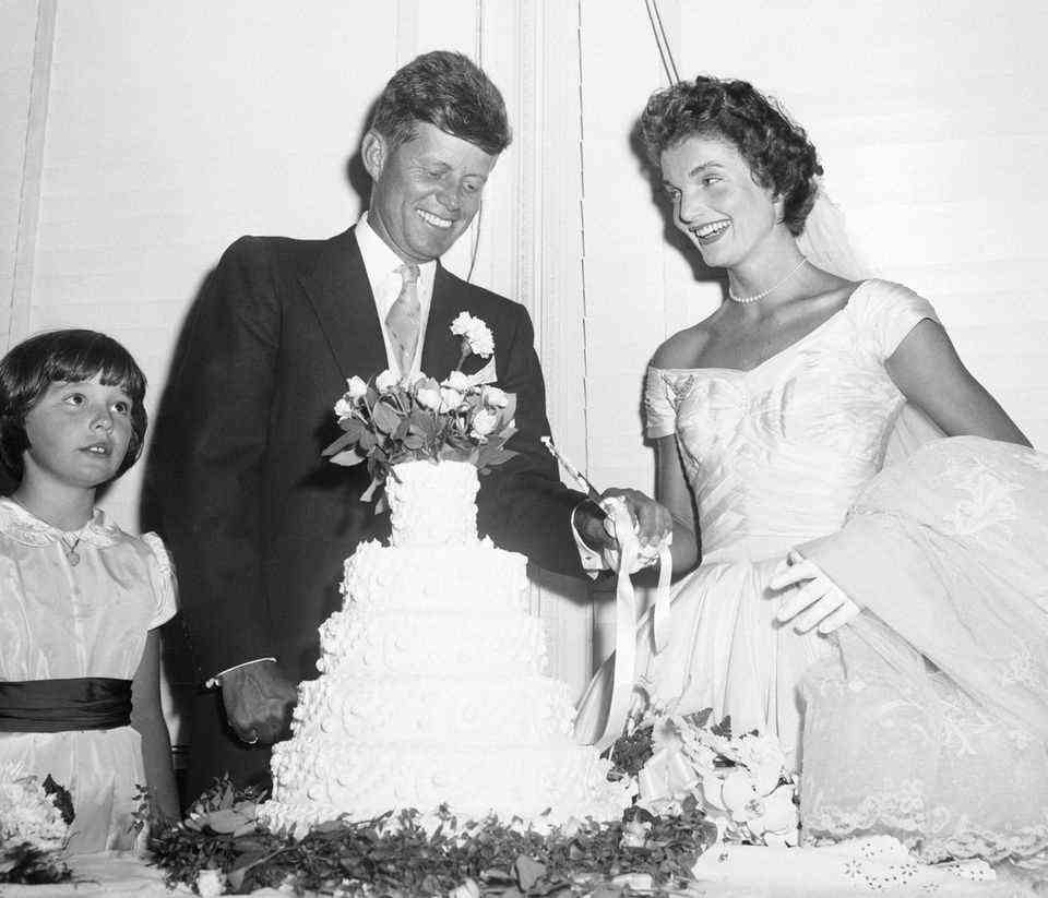 Jacqueline Lee Bouvier and John F. Kennedy at their wedding