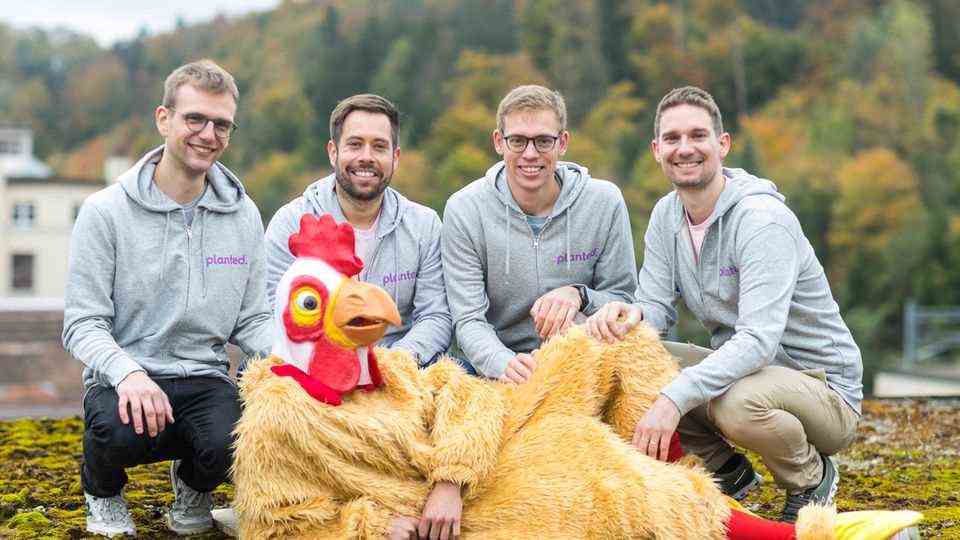 Lukas Böni, Pascal Bieri, Eric Stirnemann and Christoph Jenny (from left to right) set their start-up "Planted" on vegan chicken and pork.