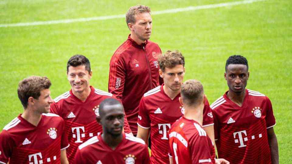 Coach Nagelsmann with players from FC Bayern