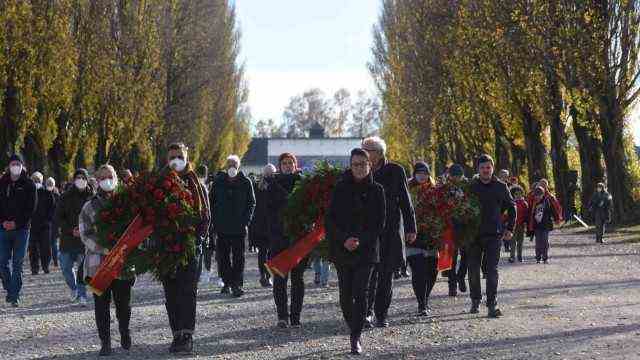 69th memorial event of the DGB-Jugend Bayern: The DGB-Jugend Bayern on the way to the wreath-laying ceremony.