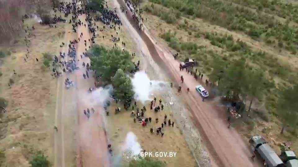 Several injured: Migrants are said to have broken the border from Belarus to Poland