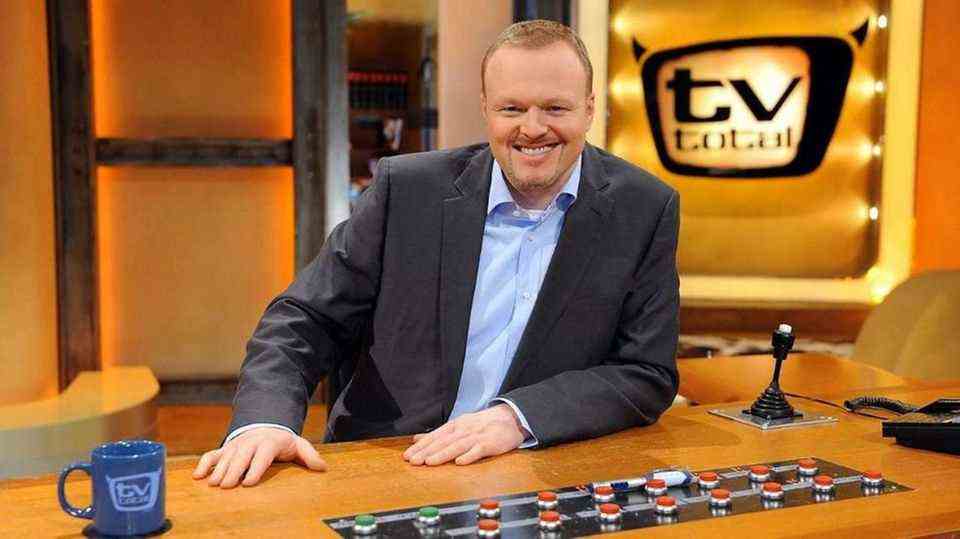 "TV total" celebrates comeback: "TV total" On March 8, 1999, the former Viva presenter Stefan Raab went along for the first time "TV total" to broadcast.  The entertainment show, which has been running four times a week since February 2001, is considered the longest-running late-night show on German television.  In the 2011/12 season, Raab brought an average of eleven percent of the advertising-relevant target group of 14 to 49-year-olds in front of the TV set - and thus kept the average of the previous years.  From 2012 onwards, things didn’t run as smoothly any more.  The format was discontinued at the end of 2015.  Well celebrate "TV total" a comeback with a new presenter: Comedian Sebastian Pufpaff will be leading through the show from November 10, 2021.